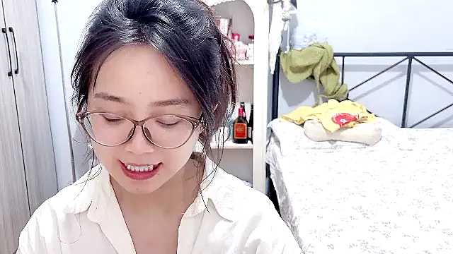 Hmm 0303 online show from May 6, 5:06 pm
