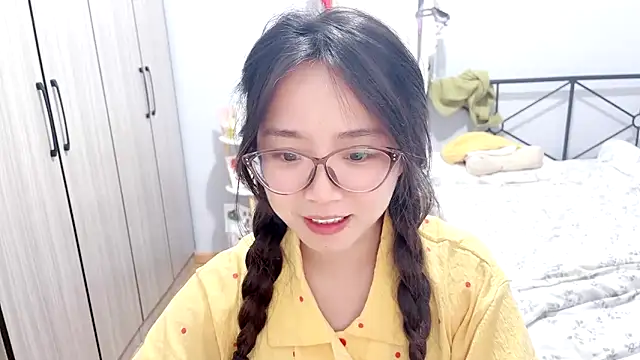 Hmm 0303 online show from May 5, 5:05 pm