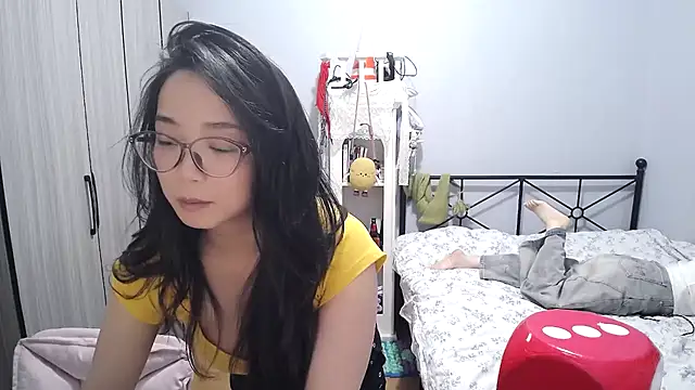 Hmm 0303 online show from May 4, 4:55 pm