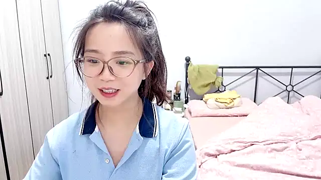 Hmm 0303 online show from May 8, 5:27 pm