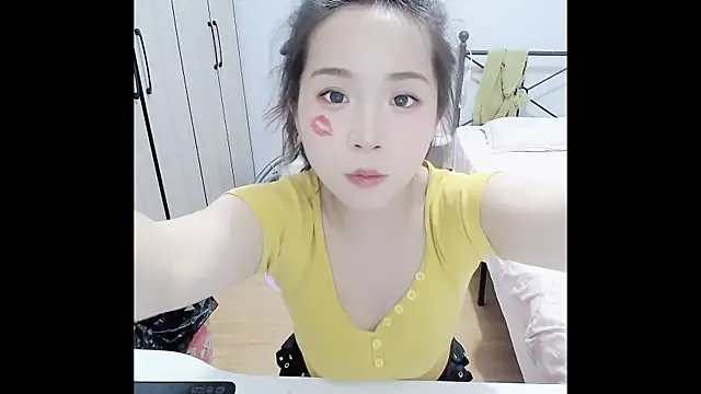 Hmm 0303 online show from May 19, 4:58 pm