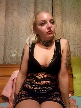 joeyundlayla online show from November 5, 7:19 pm