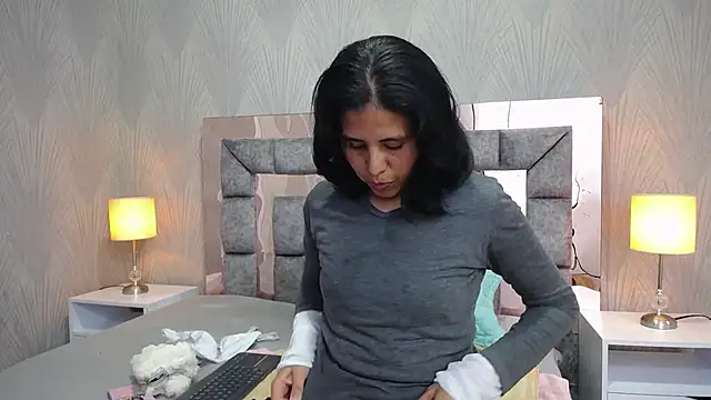 GiselaZivic online show from May 13, 6:35 pm