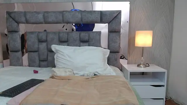 GiselaZivic online show from March 19, 7:29 pm