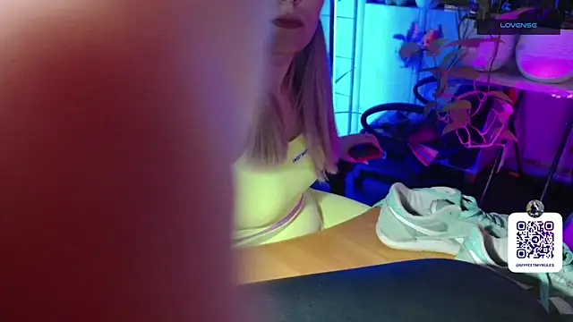 dominyantrix online show from April 24, 9:17 pm