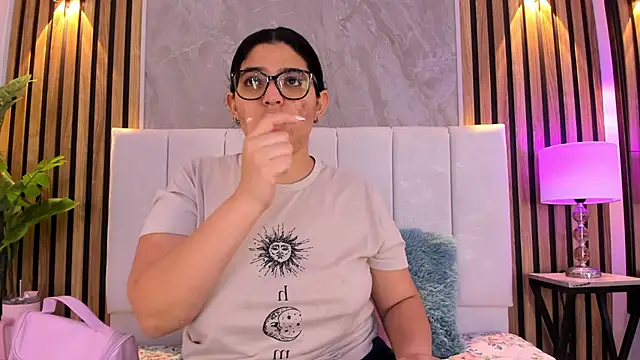 Carlotta de velour online show from May 2, 2:59 am