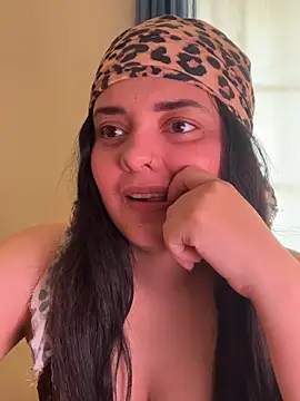 candicewest  online show from February 8, 5:05 pm