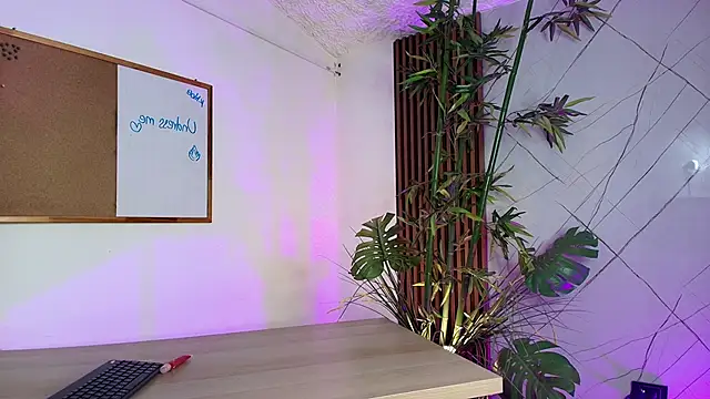 Chloejonson online show from December 18, 3:55 am