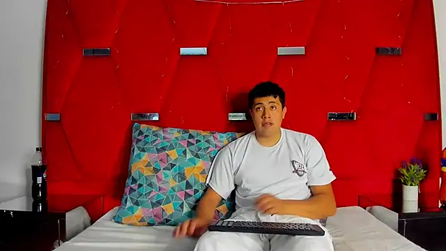 Emmaanddarling online show from December 20, 4:00 pm