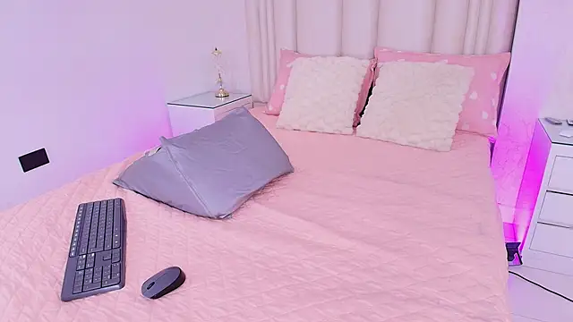 alanarose18 online show from May 23, 7:34 pm