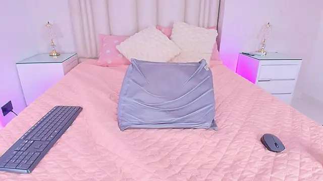 alanarose18 online show from April 30, 8:57 pm