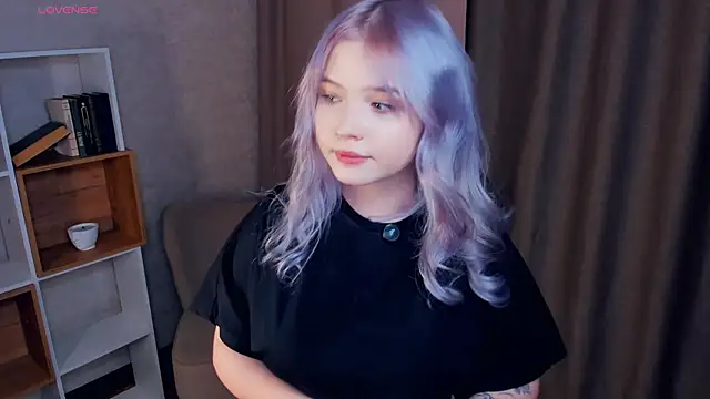 DonnetteShaban online show from November 8, 1:16 pm