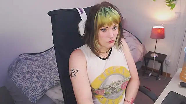 slutty violet online show from May 24, 5:01 pm