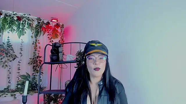 Halley Ravenn online show from May 15, 9:17 pm