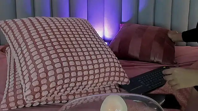 NicoletCherry   online show from December 20, 7:51 pm