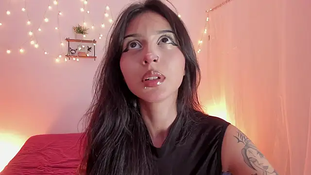 Tamara Aluna  online show from May 7, 9:18 pm