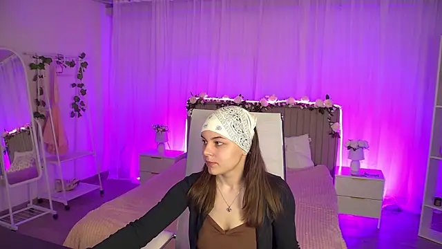 FrancescaCavaliere online show from May 5, 6:49 am