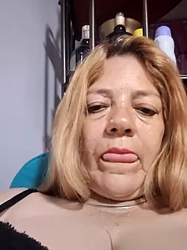 karlaanqui1 online show from May 19, 10:33 am
