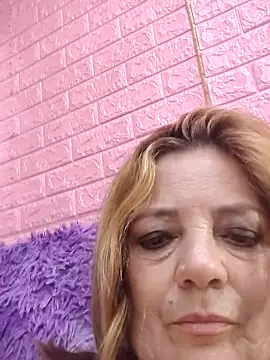 karlaanqui1 online show from May 12, 4:13 pm