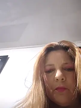 karlaanqui1 online show from May 24, 1:26 am