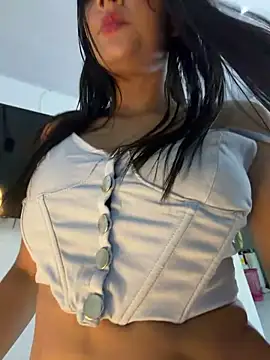 EmmiiGlow online show from May 7, 7:56 am