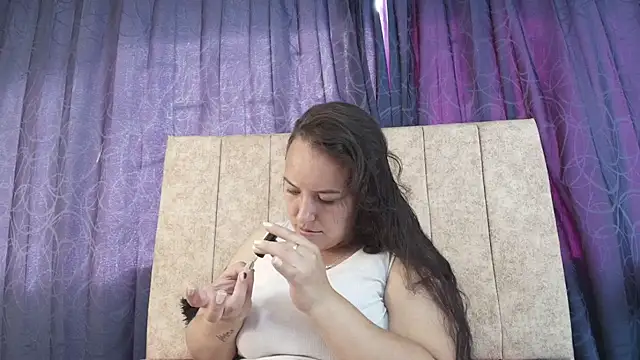 Sofi-Brown online show from December 16, 2:45 pm