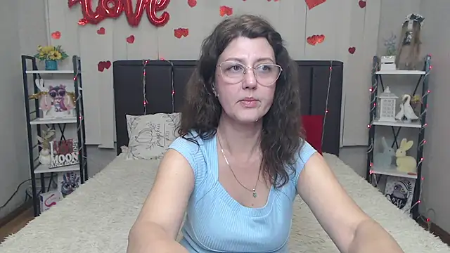 RoseHille online show from May 21, 5:00 pm
