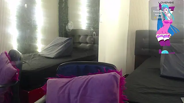 bunnywhite21 online show from December 18, 5:50 pm