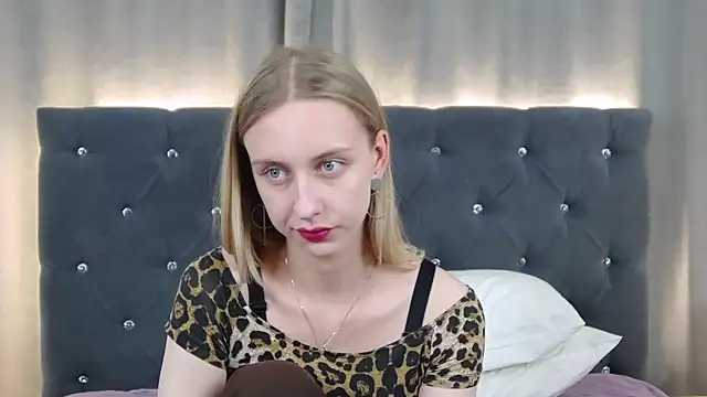 RachaelCute online show from May 15, 4:38 am