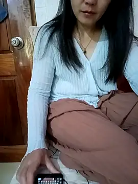Feeling-hot online show from May 11, 4:04 pm