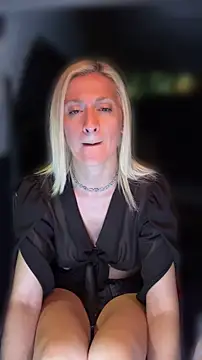 HOTLadyluna online show from May 23, 11:36 pm
