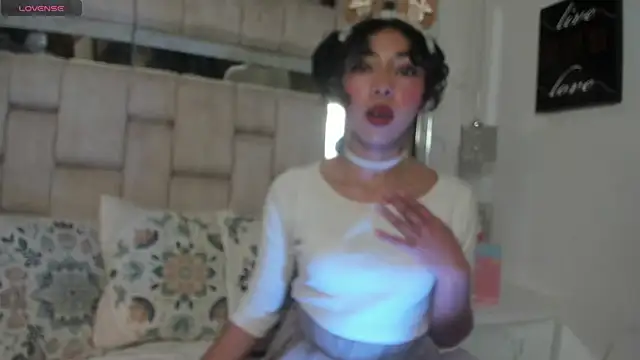 Emmaskinny online show from December 17, 2:49 am