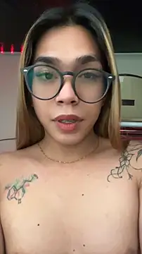 velvetviper06 online show from May 15, 4:49 am