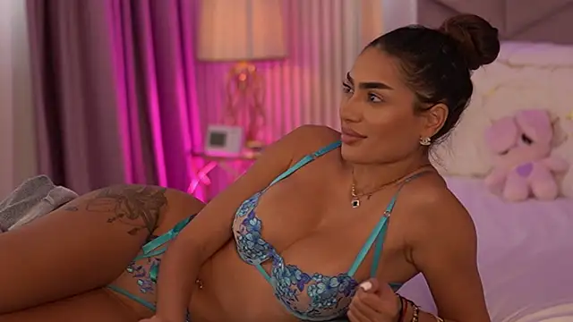 vanesa mon online show from December 18, 1:49 pm