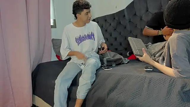 3guy3 online show from November 18, 7:59 pm