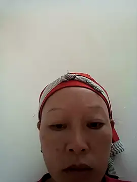 girl-hot2x online show from November 18, 11:15 pm