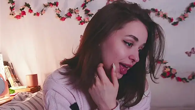 yoyogirlx online show from April 22, 1:30 pm