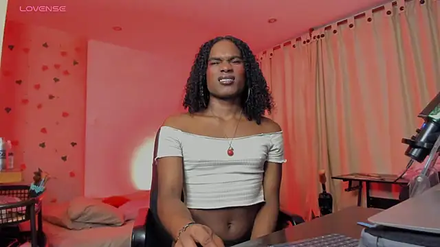 LaGoldenBitch online show from May 13, 1:44 am