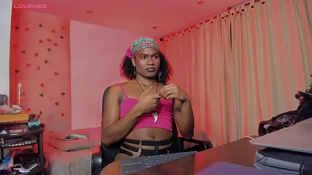 LaGoldenBitch online show from May 30, 1:25 am