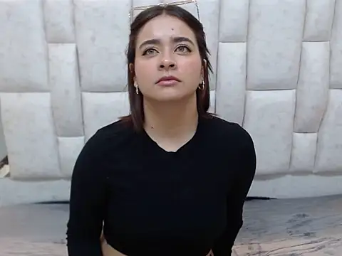 hannabeakercf online show from November 12, 1:42 pm