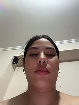 Anna Bitch Disgusting online show from June 7, 8:15 pm