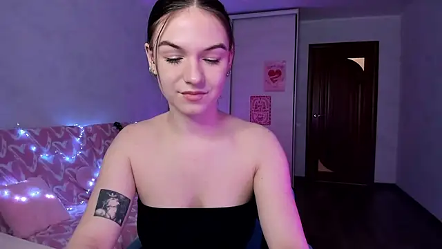 luna lust 212 online show from May 15, 5:00 am