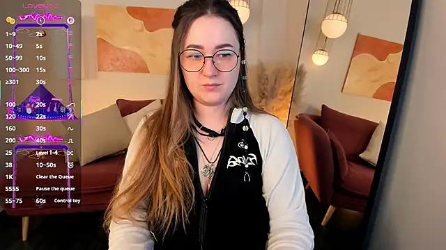 EmmaBloomm online show from December 14, 9:09 pm