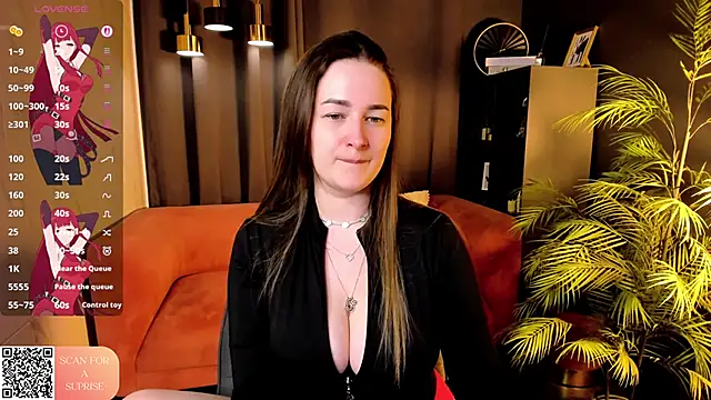 EmmaBloomm online show from May 7, 12:15 am