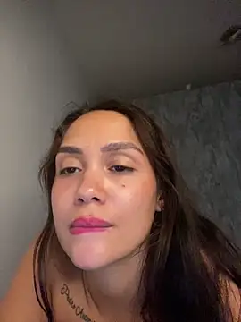 carolsapequinha online show from April 3, 7:23 pm