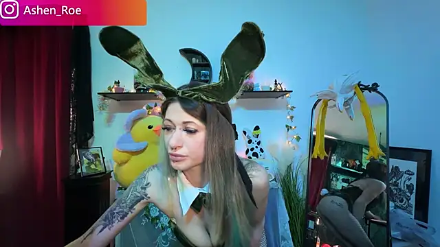 AshenRoe online show from April 5, 7:24 pm