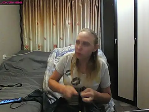 JenniDeep online show from May 10, 3:25 pm