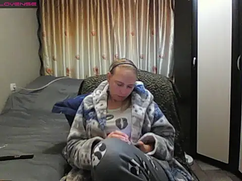 JenniDeep online show from May 5, 4:32 pm