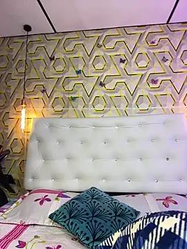 MelanyyJhonson15 online show from May 27, 3:25 am