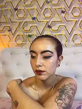 MelanyyJhonson15 online show from May 24, 4:33 am